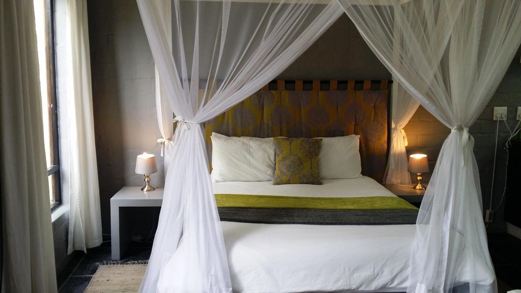 Hornbill House Self Catering Accommodation Херманус Номер фото