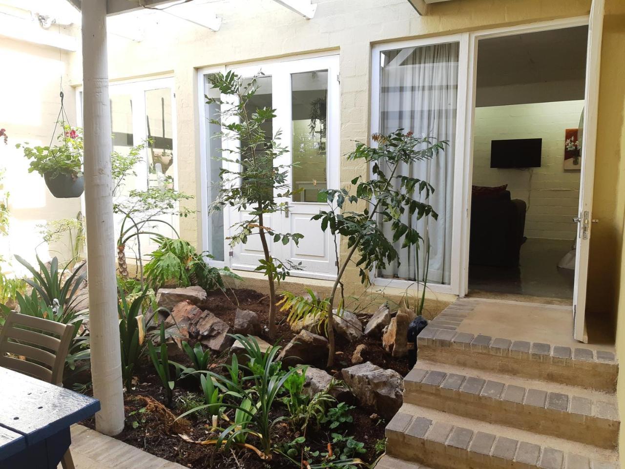 Hornbill House Self Catering Accommodation Херманус Экстерьер фото
